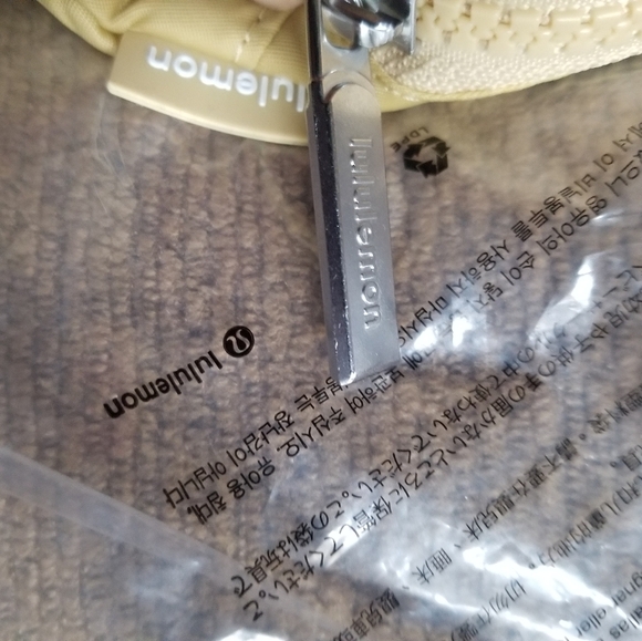 Lululemon Everywhere Belt Bag - Picture 7 of 10